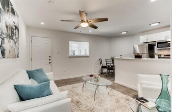 4919 San Jacinto St in Dallas, TX - Building Photo - Building Photo