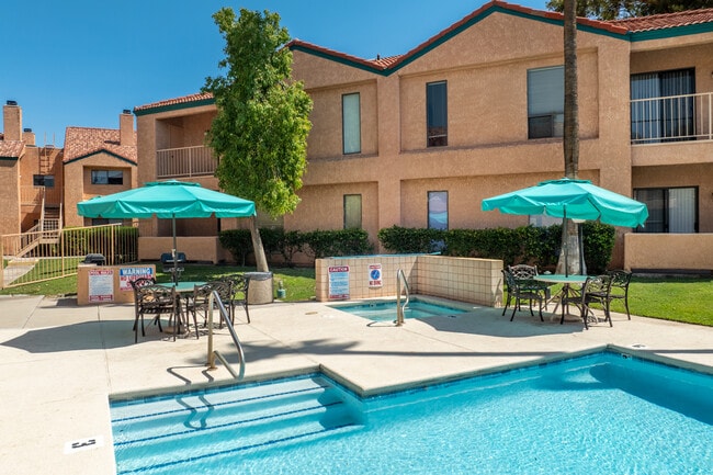 Emerald Pointe Apartments in Tucson, AZ - Foto de edificio - Building Photo