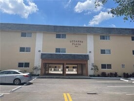 7910 Taft St, Unit 208