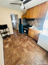 907 N Oaks Blvd in North Brunswick, NJ - Building Photo - Building Photo