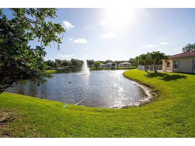 4427 NW 41st Pl in Coconut Creek, FL - Building Photo - Building Photo