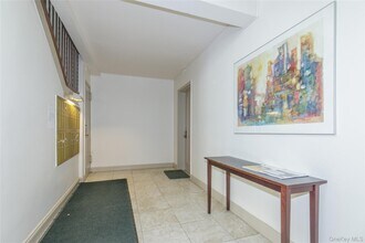 150 S Middle Neck Rd in Great Neck, NY - Foto de edificio - Building Photo