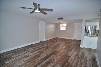729 Lori Dr in Palm Springs, FL - Building Photo - Building Photo