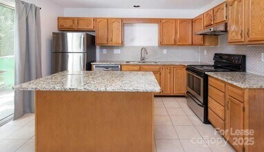3134 Summercroft Ln in Charlotte, NC - Building Photo - Building Photo