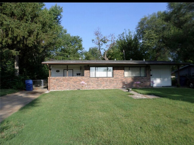 795 Southwell Ln in Florissant, MO - Building Photo - Building Photo