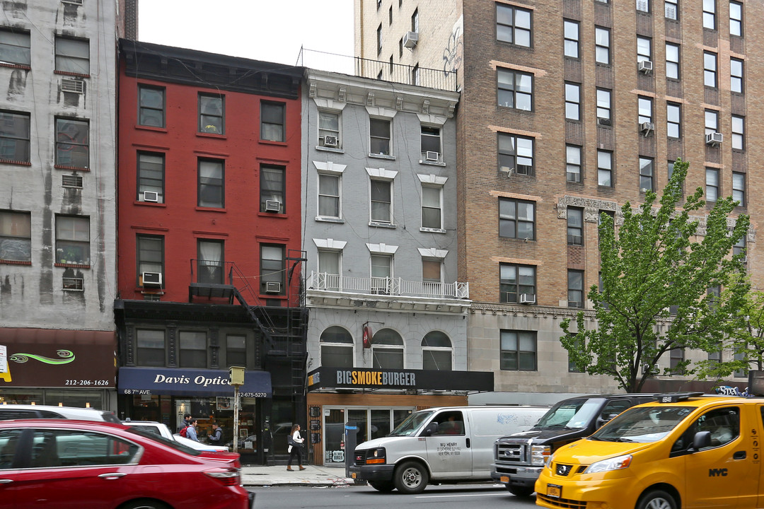 70 Seventh Ave in New York, NY - Building Photo