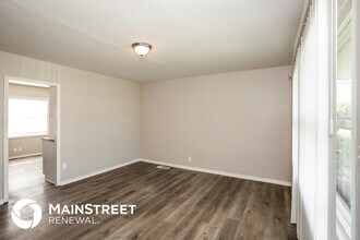 4851 N Kenyon Dr in Indianapolis, IN - Foto de edificio - Building Photo