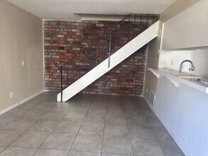 3438 Rainbow Ln in Highland, CA - Foto de edificio - Building Photo