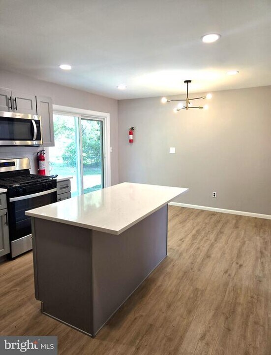 897 Chapel Dr in Vineland, NJ - Building Photo