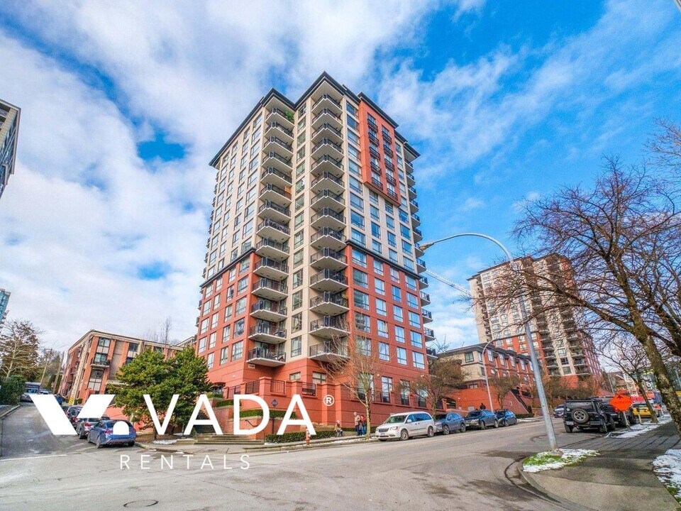 833 Agnes St in New Westminster, BC - Building Photo
