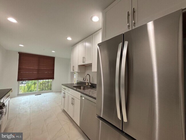 8022 Inverness Ridge Rd in Potomac, MD - Building Photo - Building Photo