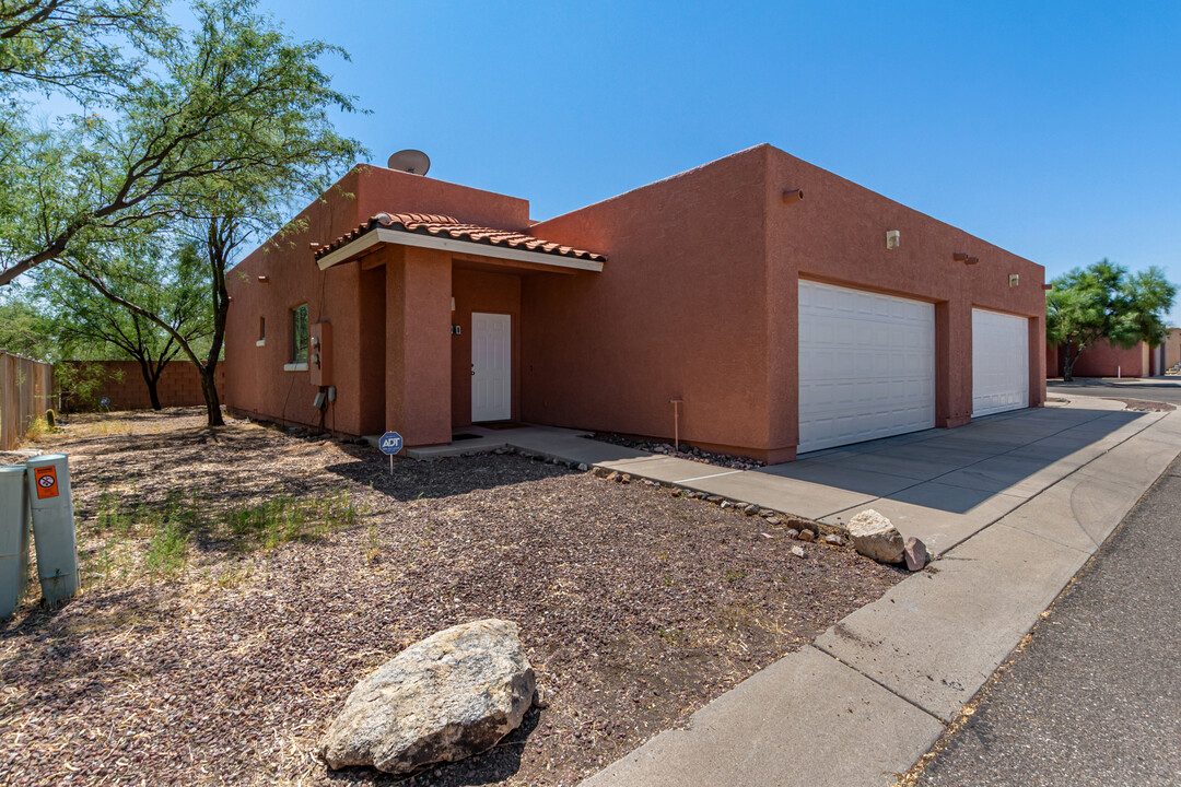 9040 E Spanyard Ct in Tucson, AZ - Building Photo