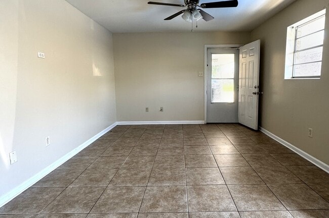 208 W Genie St in Chalmette, LA - Building Photo - Building Photo