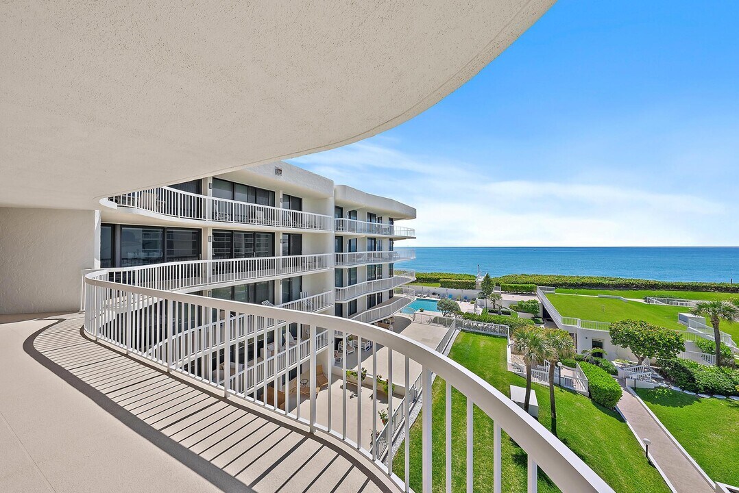3300 S Ocean Blvd in Palm Beach, FL - Building Photo
