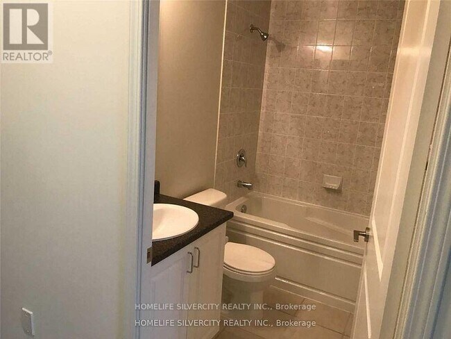 349 Rathburn Rd W in Mississauga, ON - Building Photo - Building Photo