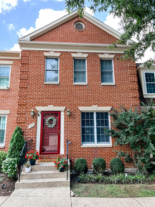 108 Gretna Green Ct in Alexandria, VA - Foto de edificio - Building Photo