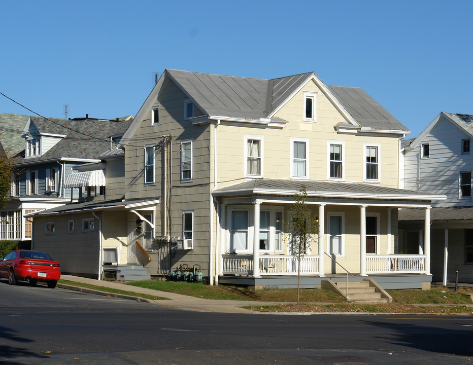 405 East St in Bloomsburg, PA - Building Photo