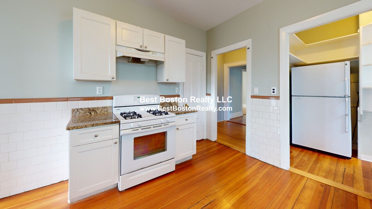 106 Highland Ave in Somerville, MA - Building Photo