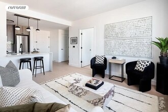 36-20 Steinway St in Queens, NY - Building Photo - Building Photo