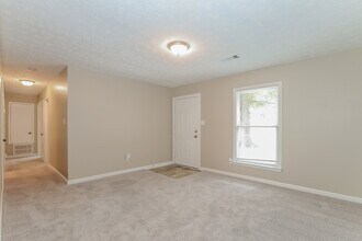 570 Lakeridge Cir SE in Conyers, GA - Foto de edificio - Building Photo