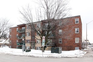 2008 Churchill Ave in Burlington, ON - Building Photo