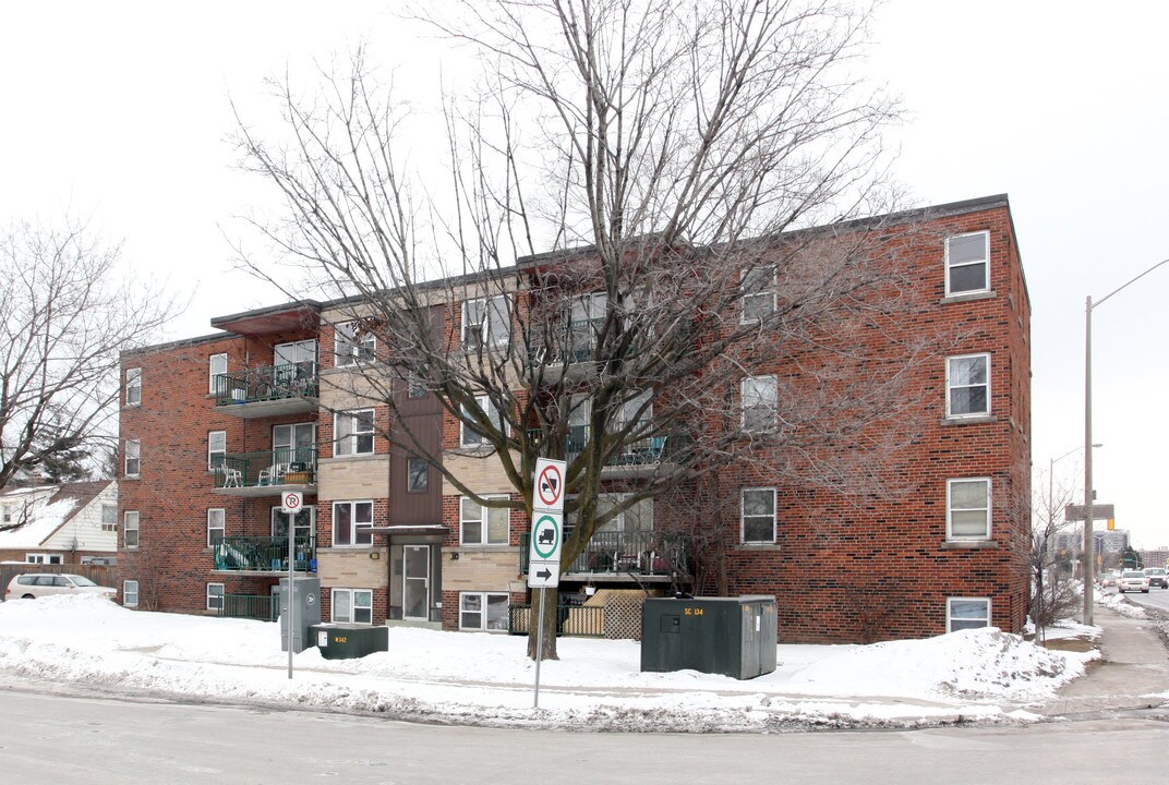 2008 Churchill Ave in Burlington, ON - Building Photo