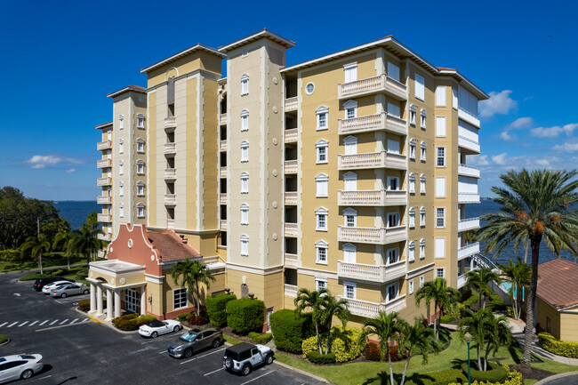 Venetian Bay in Palm Bay, FL - Foto de edificio - Primary Photo