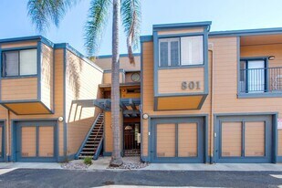 801 Kalpati Cir in Carlsbad, CA - Building Photo