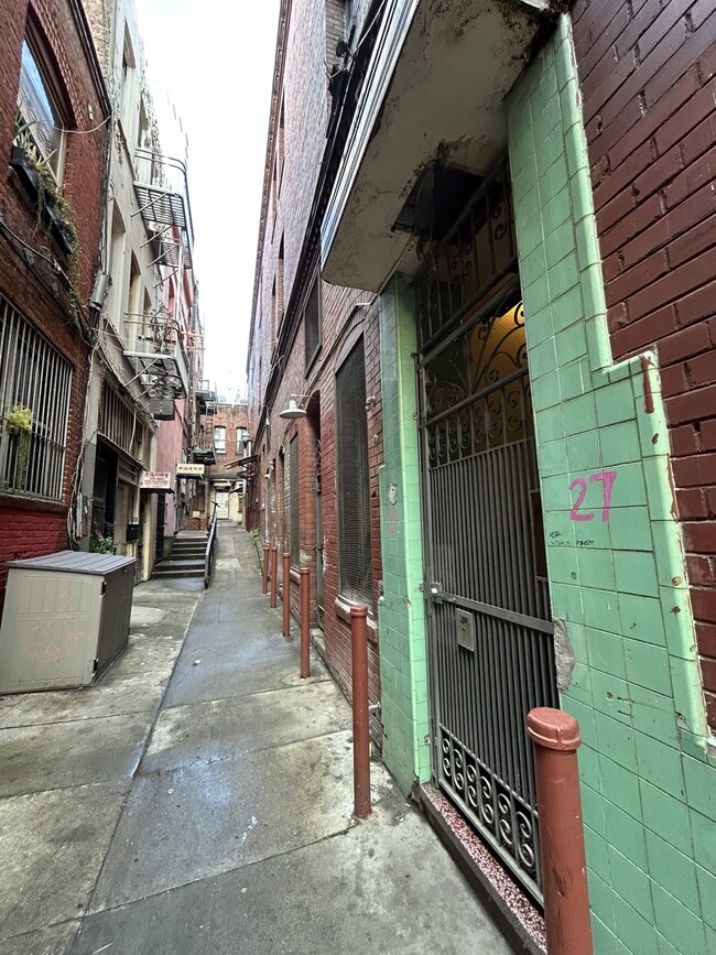 27 St Louis Alley in San Francisco, CA - Building Photo - Building Photo