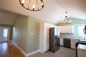 518 S Masonic St in Bellville, TX - Building Photo - Building Photo