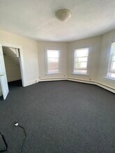 381 Broadway in Lynn, MA - Foto de edificio - Building Photo