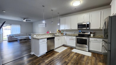 200 Seasons Cir in Suffolk, VA - Foto de edificio - Building Photo