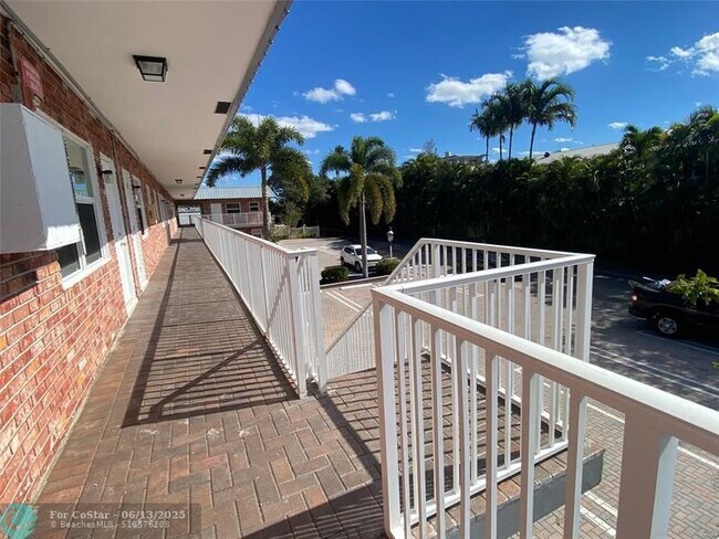 853 SE 4th Ct in Deerfield Beach, FL - Building Photo - Building Photo