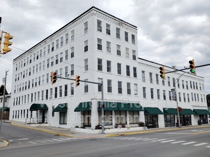 104 N 8th St in Princeton, WV - Building Photo