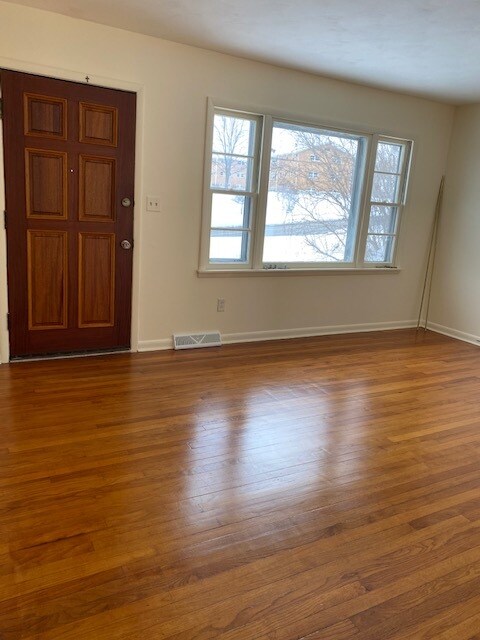 5827 Thompson Rd in Syracuse, NY - Building Photo