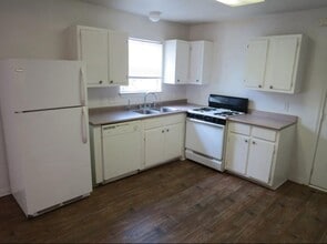 July 2026 Move in! Adorable 1 bedroom 1 bathroom with a Yard! in Bryan, TX - Building Photo - Building Photo