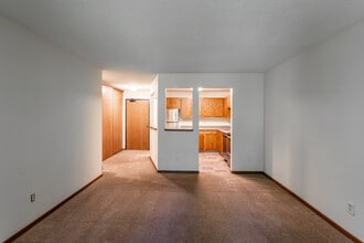 Valley Creek West in Golden Valley, MN - Foto de edificio - Interior Photo