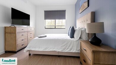 7301 Lake Bank Lp, Unit D4-303 in Ft. Myers, FL - Foto de edificio - Building Photo