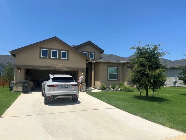 120 Parlin Ln in Fredericksburg, TX - Building Photo - Building Photo