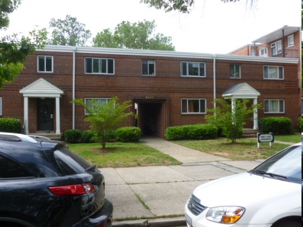 3025 Monument Avenue in Richmond, VA - Foto de edificio - Building Photo