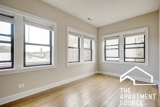 3407 W Fullerton Ave, Unit 2C in Chicago, IL - Foto de edificio - Building Photo