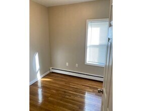 62 Pitman St-Unit -1R in Fall River, MA - Building Photo - Building Photo