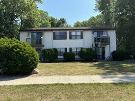 335 Oxford Ct in Holland, MI - Building Photo