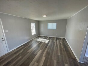 918 W 5th St-Unit -3 in Freeport, TX - Building Photo - Building Photo