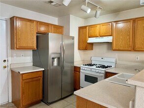 2710 Positive Ct in North Las Vegas, NV - Building Photo - Building Photo