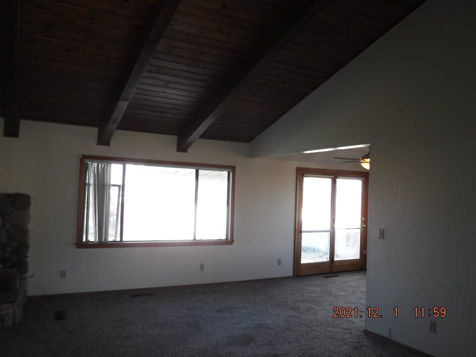 1397 Bumblebee Dr in Gardnerville, NV - Building Photo
