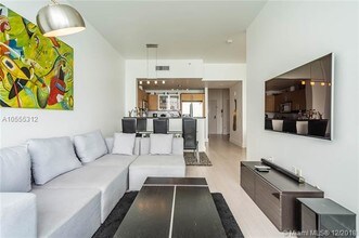 725 NE 22nd St-Unit -17C in Miami, FL - Building Photo - Building Photo