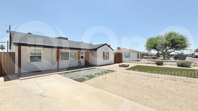2607 W San Miguel Ave in Phoenix, AZ - Foto de edificio - Building Photo