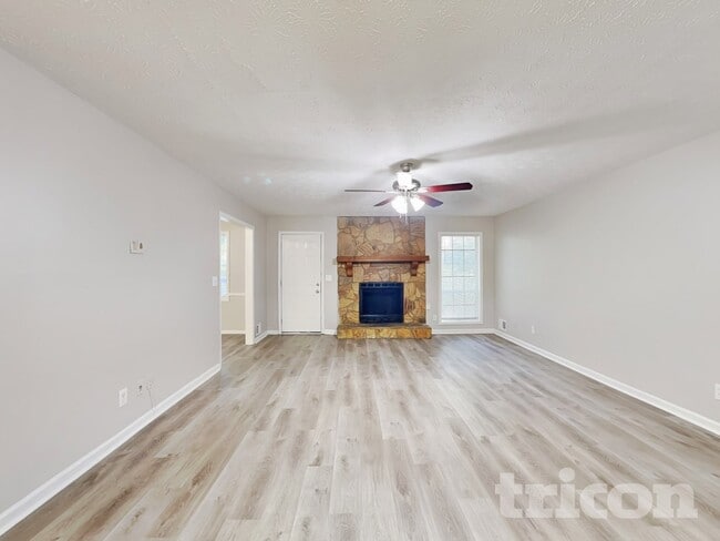 3376 Poplar Dr in Lawrenceville, GA - Foto de edificio - Building Photo