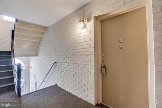 109 Center St N in Vienna, VA - Building Photo - Building Photo